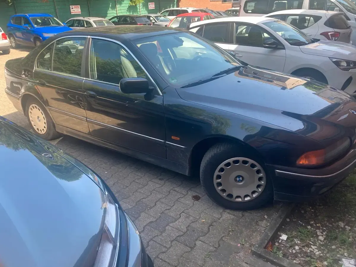 Gebraucht BMW 523 170 PS (125 kW) 2000 Schwarz Limousine