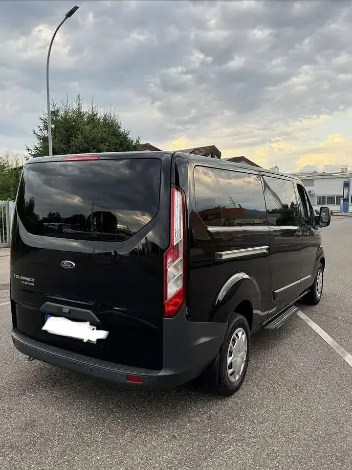 Gebraucht Ford Tourneo Custom Trend 131 PS (96 kW) 2017 Schwarz Van