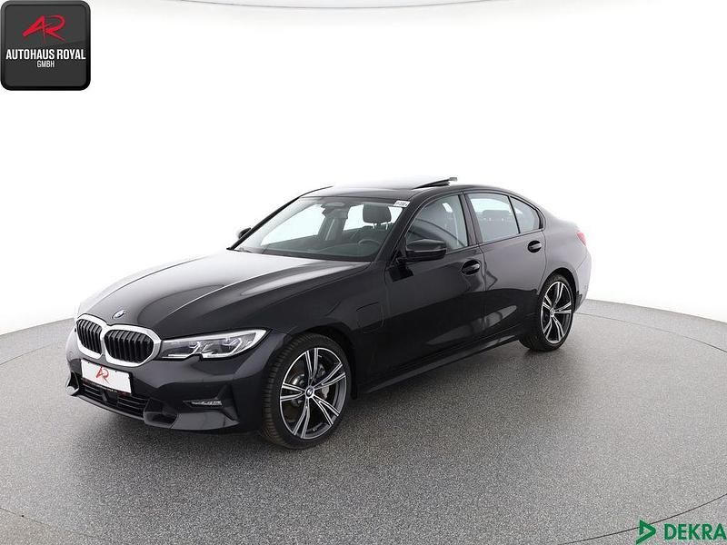 Schwarz Gebraucht 2021 BMW 330e Sport Line Limousine | 31.779 € (Fairer Preis) - Bild 1/4