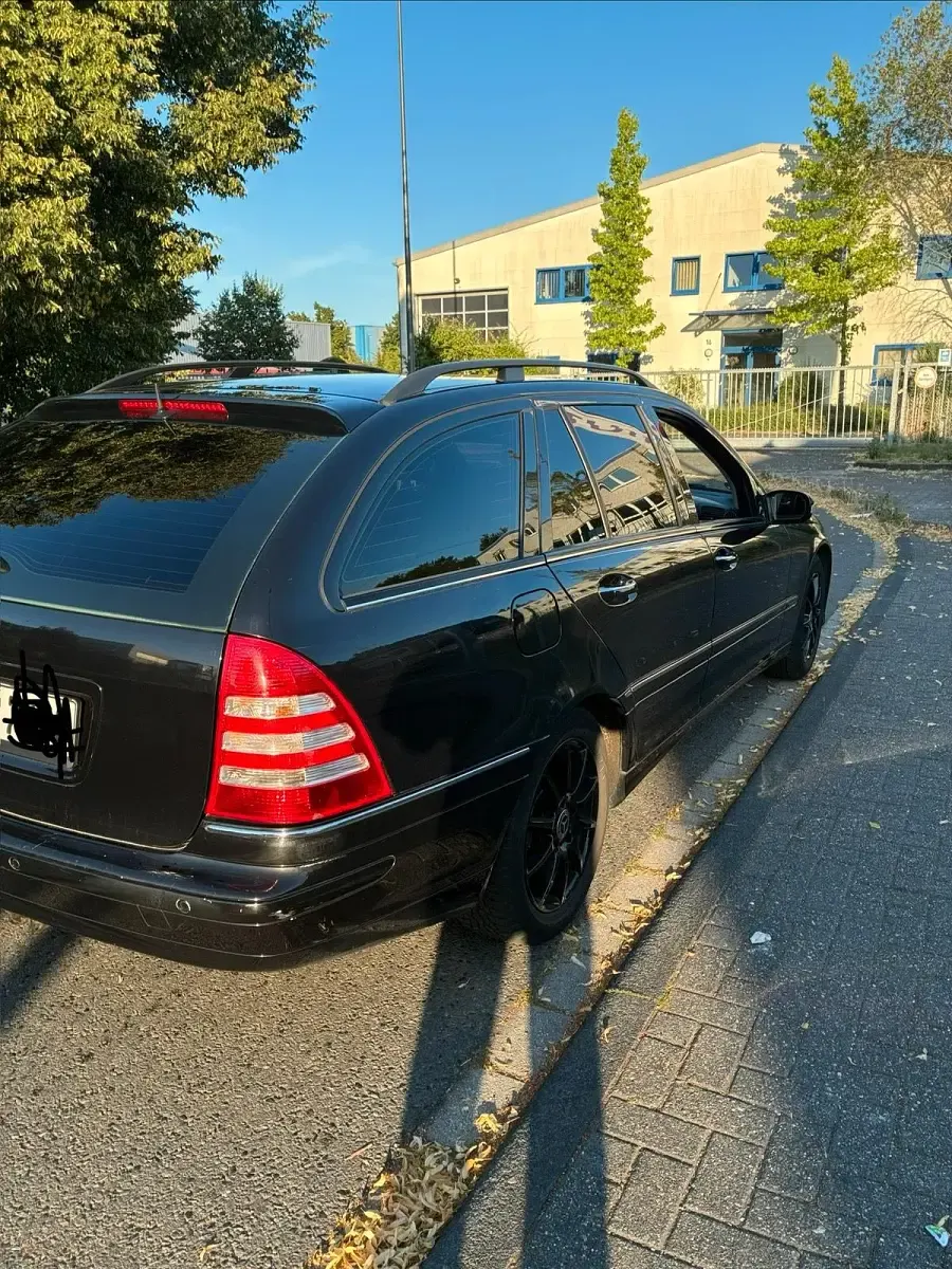 Gebraucht Mercedes C180 160 PS (117 kW) 2006 Schwarz Kombi
