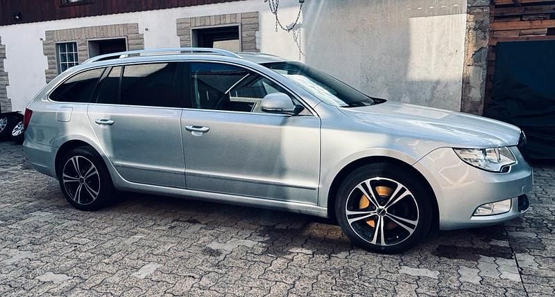 Gebraucht Skoda Superb 200 PS (147 kW) 2012 Silber Kombi