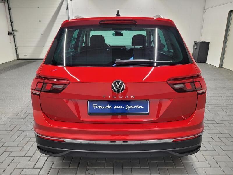 Gebraucht VW Tiguan Active 150 PS (110 kW) 2022 Rot (kings red metallic) SUV