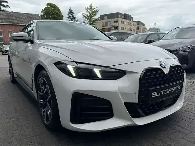 Gebraucht BMW 420 Coupé Sport Line 190 PS (139 kW) 2025 Alpinweiss iii Coupé