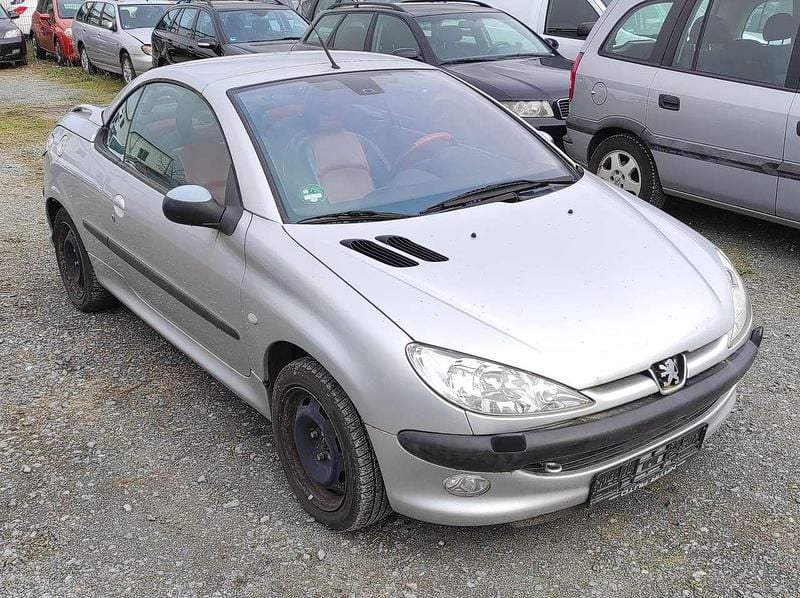Gebraucht Peugeot 206 CC 109 PS (80 kW) 2001 Visionblau Cabrio