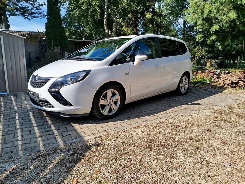 Weiß Gebraucht 2016 Opel Zafira Tourer Van / Kleinbus | 8.300 € (Superpreis) - Bild 1/4