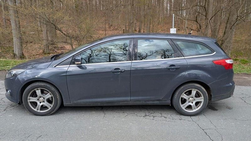 Gebraucht Ford Focus Trend 116 PS (85 kW) 2011 Grau Kombi