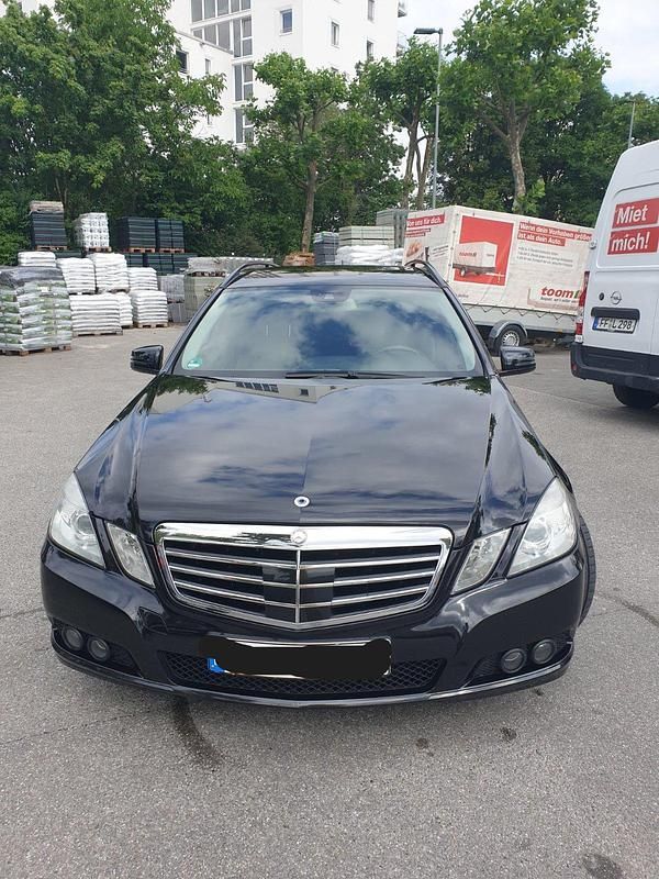 Schwarz Gebraucht 2010 Mercedes E220 Elegance Kombi | 11.500 € - Bild 1/4