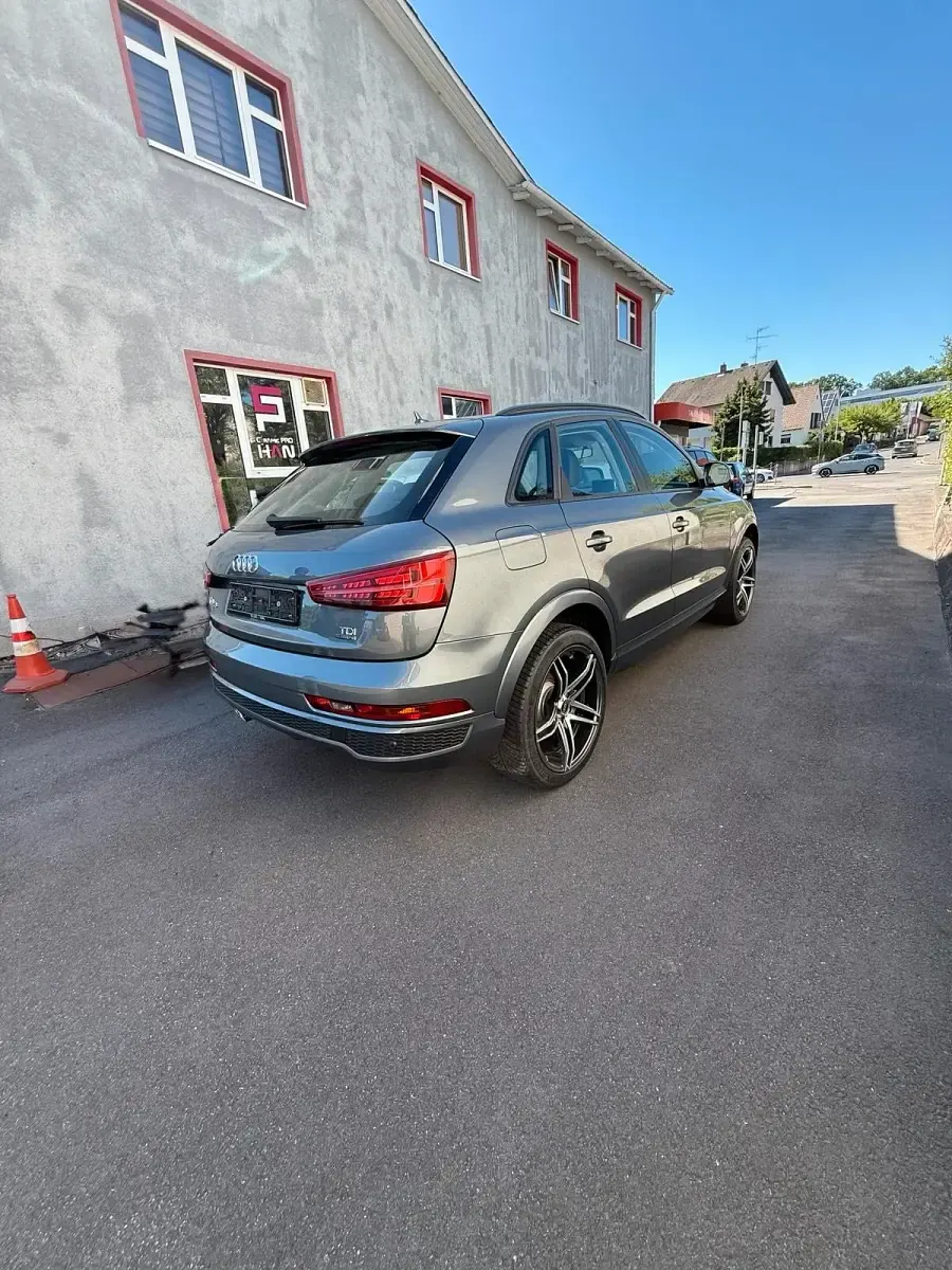 Gebraucht Audi Q3 Design 150 PS (110 kW) 2016 Silber SUV