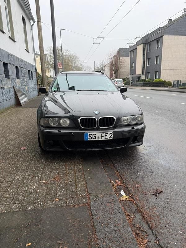 Schwarz Gebraucht 2002 BMW 520 Kombi | 3.000 € (Fairer Preis) - Bild 1/4