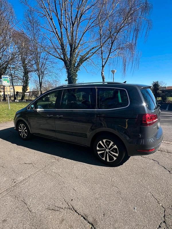 Gebraucht VW Sharan IQ Drive 2019 Grau Van / Kleinbus