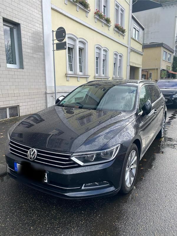 Grau Gebraucht 2019 VW Passat Kombi | 11.200 € (Superpreis) - Bild 1/4