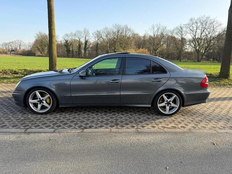 Gebraucht Mercedes E320 224 PS (164 kW) 2007 Grau Limousine