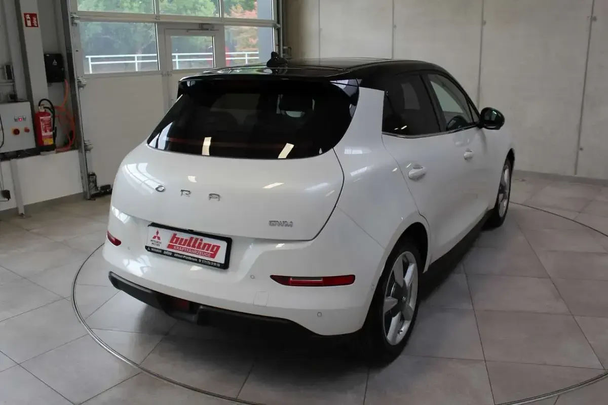Gebraucht Ora 03 Pro+ 125 kW (171 PS) 2023 Moonlight white/starry black Kleinwagen