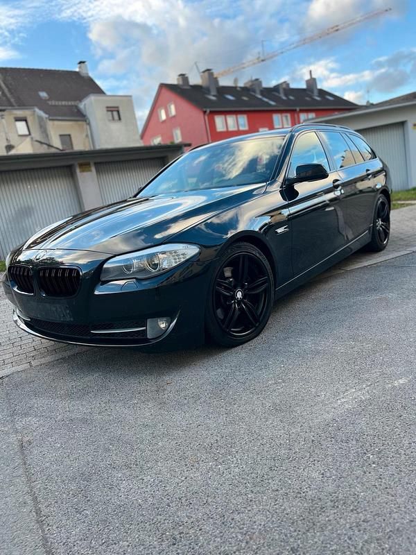 Schwarz Gebraucht 2013 BMW 530 M Sport Kombi | 9.500 € (Superpreis) - Bild 1/4