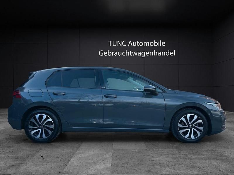 Gebraucht VW Golf VIII Active 150 PS (110 kW) 2022 Grau Limousine