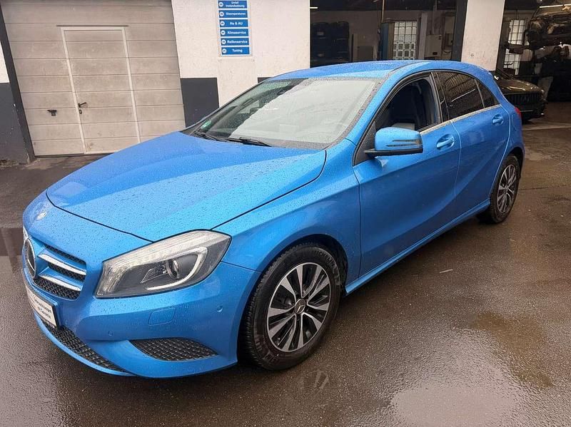 Gebraucht Mercedes A180 109 PS (80 kW) 2012 Suedseeblau  metalliclack Kleinwagen