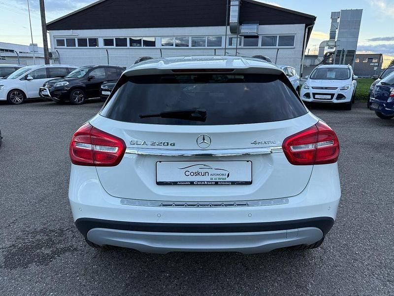 Gebraucht Mercedes GLA220 177 PS (130 kW) 2016 Weiß SUV