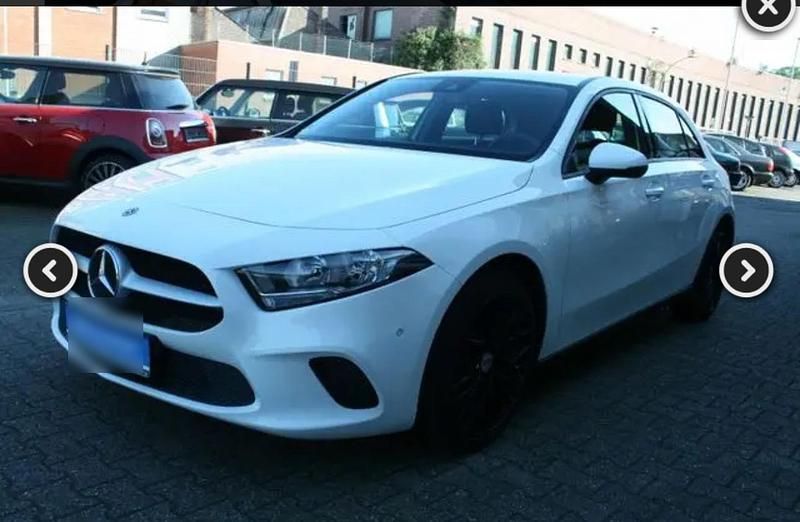 Weiß Gebraucht 2020 Mercedes A180 Limousine | 16.799 € (Guter Preis) - Bild 1/2