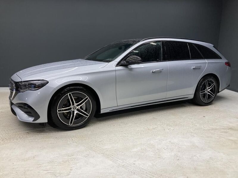 Hightechsilber Gebraucht 2024 Mercedes E220 Night Kombi | 64.980 € - Bild 1/4