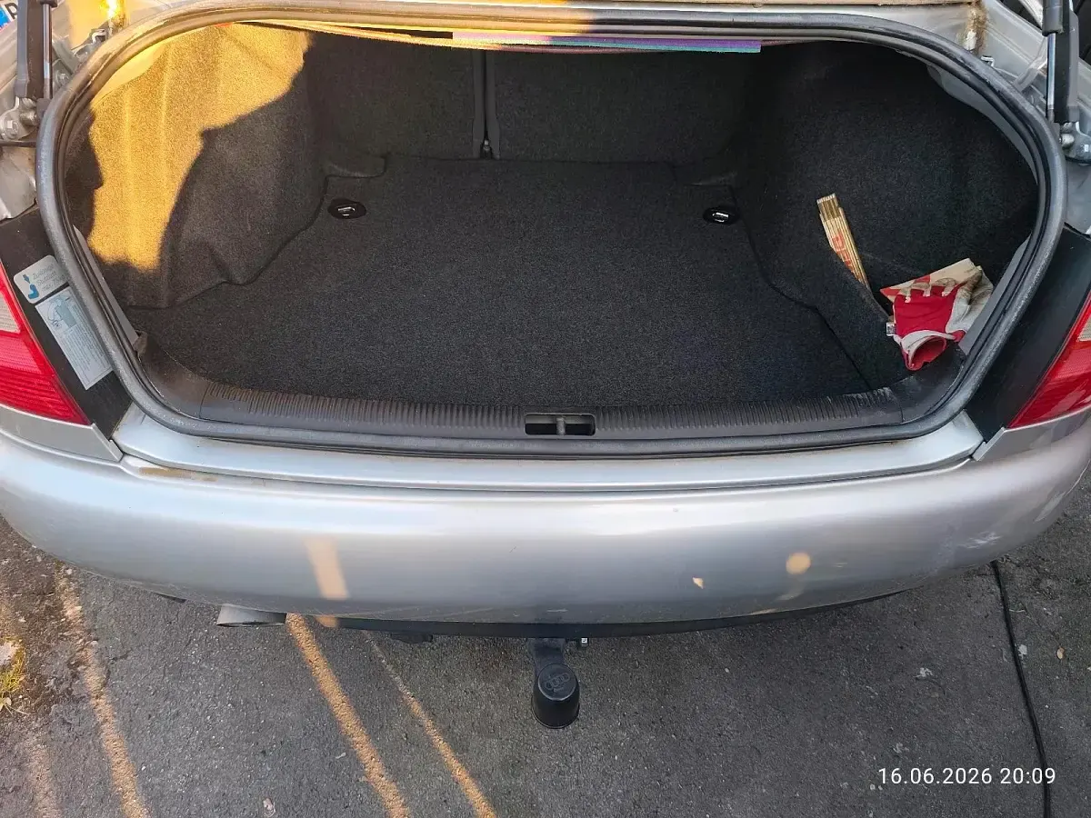 Gebraucht Audi A4 102 PS (75 kW) 1996 Silber Limousine
