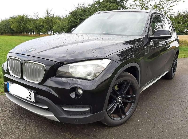 Schwarz Gebraucht 2012 BMW X1 xLine SUV | 8.899 € (Teuer) - Bild 1/4