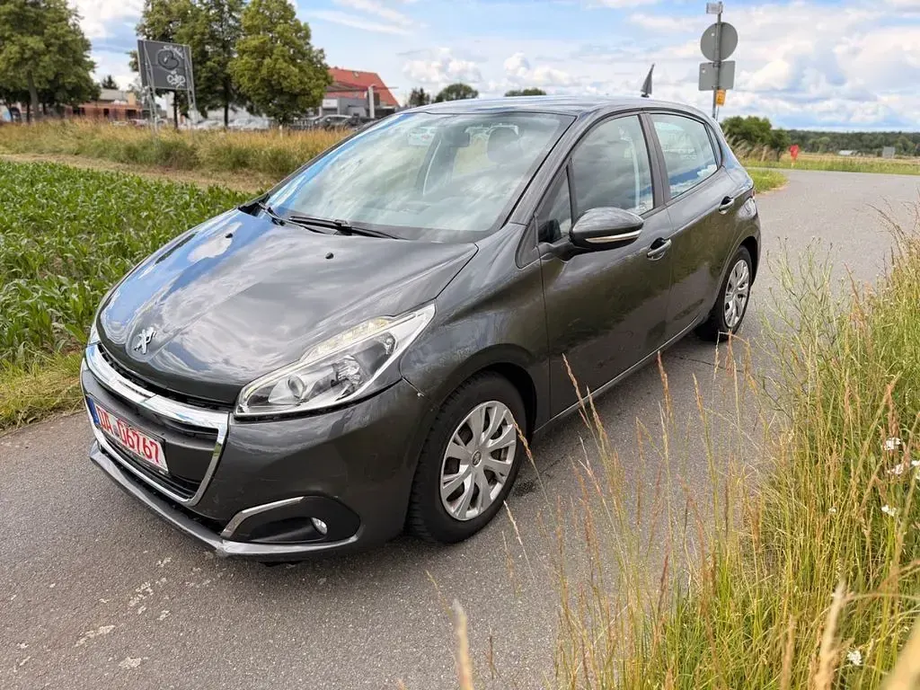 Gebraucht Peugeot 208 Active 99 PS (72 kW) 2016 Grau Kleinwagen