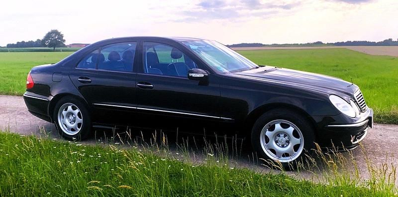Gebraucht Mercedes E240 Avantgarde 177 PS (130 kW) 2002 Schwarz Limousine