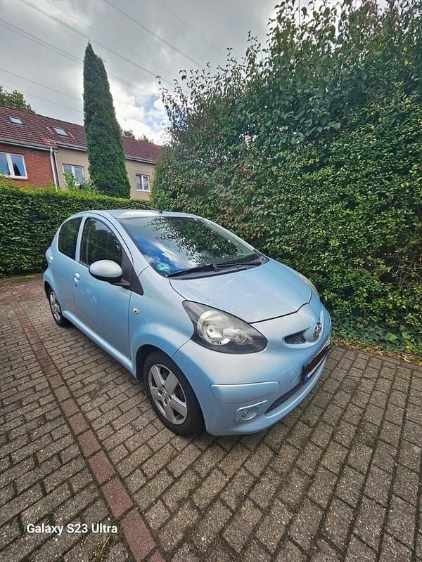 Blau Gebraucht 2007 Toyota Aygo Kleinwagen | 3.700 € (Fairer Preis) - Bild 1/4