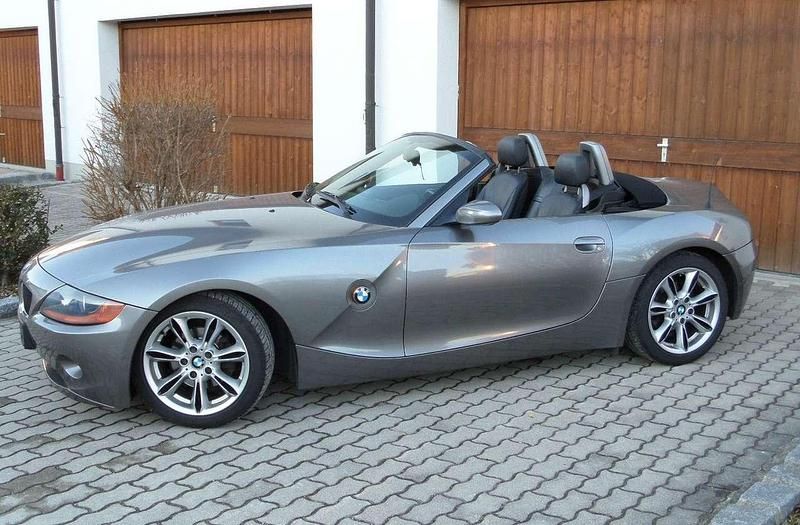 Grau Gebraucht 2003 BMW Z4 Cabrio | 9.700 € (Guter Preis) - Bild 1/4
