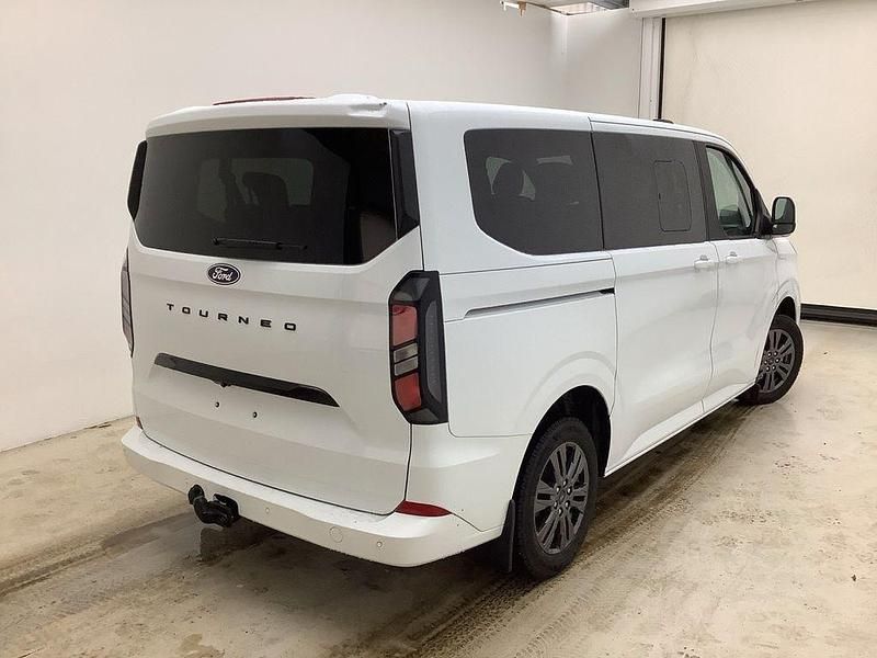 Gebraucht Ford Tourneo Titanium 136 PS (100 kW) 2025 Weiß Van / Kleinbus