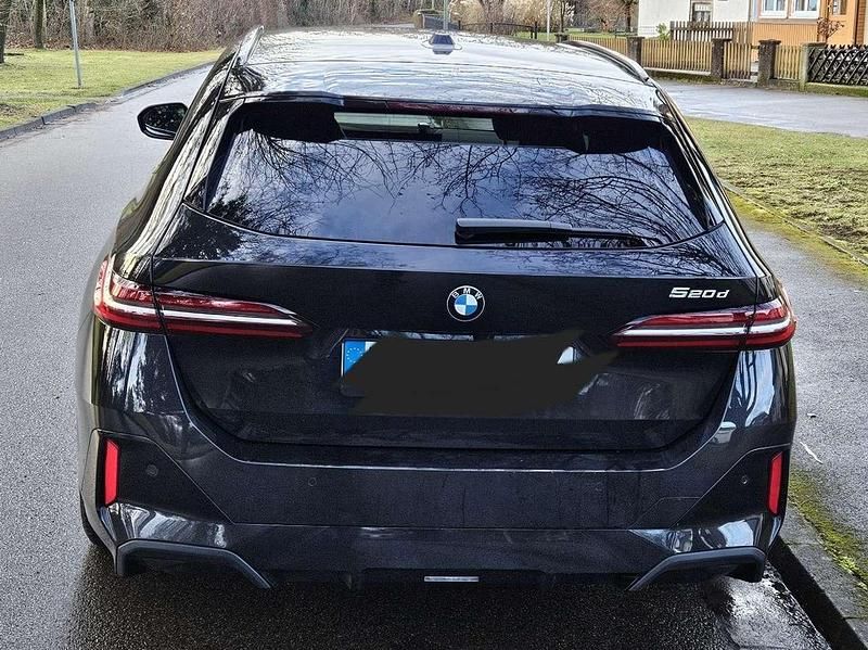 Gebraucht BMW 520 M Sport 197 PS (144 kW) 2024 Schwarz Kombi