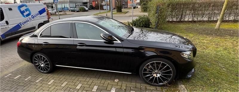 Schwarz Gebraucht 2019 Mercedes E200 Limousine | 29.499 € (Guter Preis) - Bild 1/4