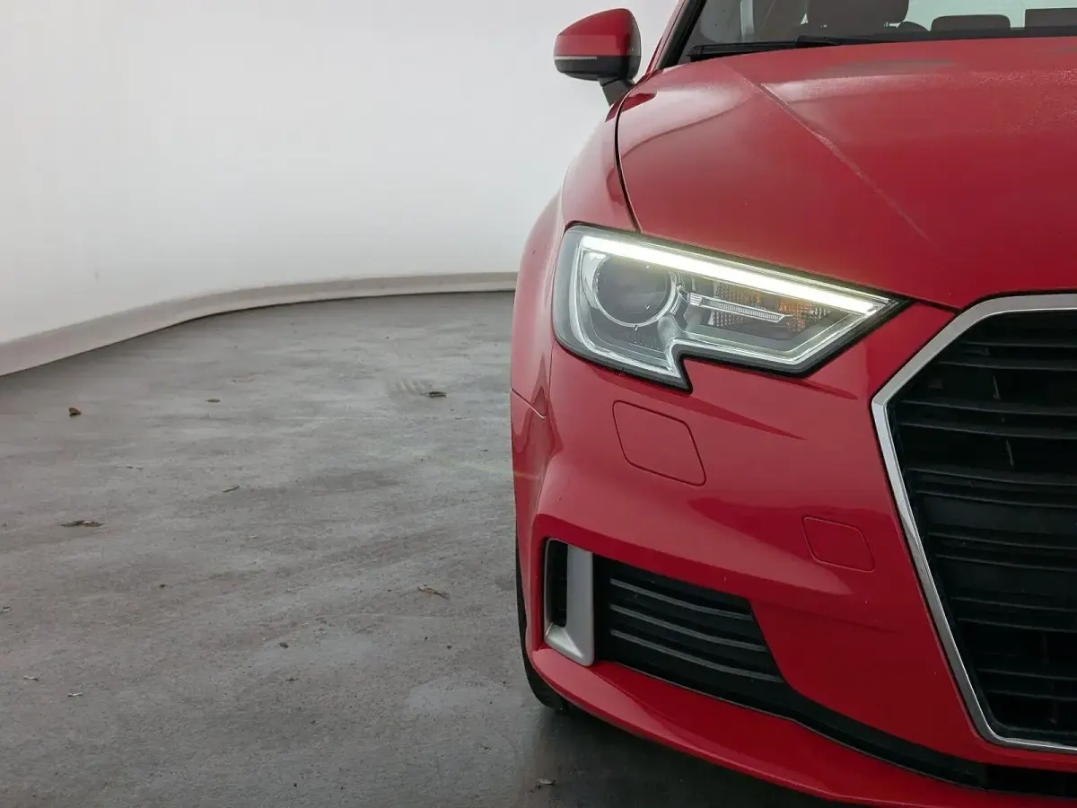 Gebraucht Audi A3 Sport 150 PS (110 kW) 2020 Rot Limousine
