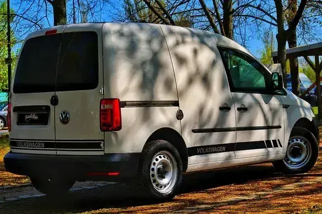 Gebraucht VW Caddy 102 PS (75 kW) 2016 Weiß Van / Kleinbus