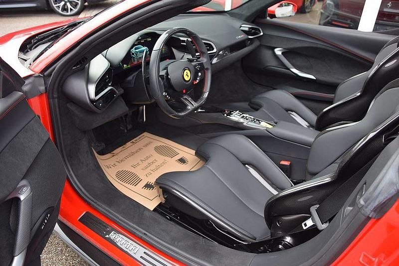 Gebraucht Ferrari 296 829 PS (609 kW) 2024 Rot Cabrio