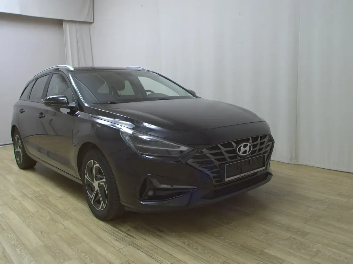 Gebraucht Hyundai i30 Intro Edition 116 PS (85 kW) 2020 Schwarz Kombi