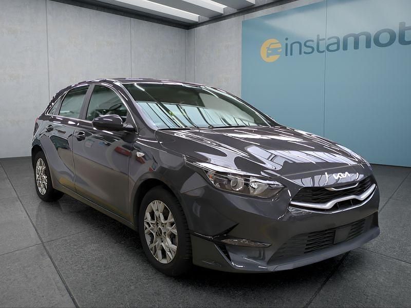 Usado Kia Ceed 140 HP (102 kW) 2025 Cinzento Citadino