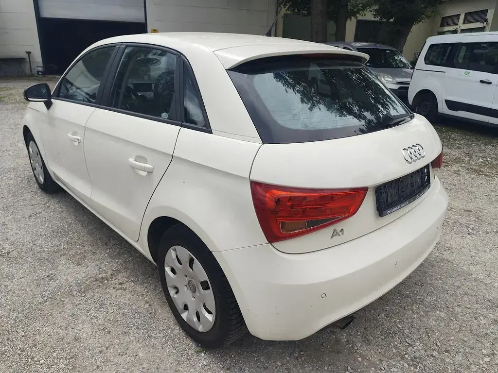 Gebraucht Audi A1 Sportback Attraction 90 PS (66 kW) 2015 Weiß Kleinwagen