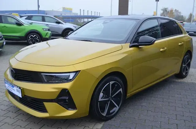 Gebraucht Opel Astra 131 PS (96 kW) 2024 Gelb (lackierung amber yellow/typ auss) Limousine