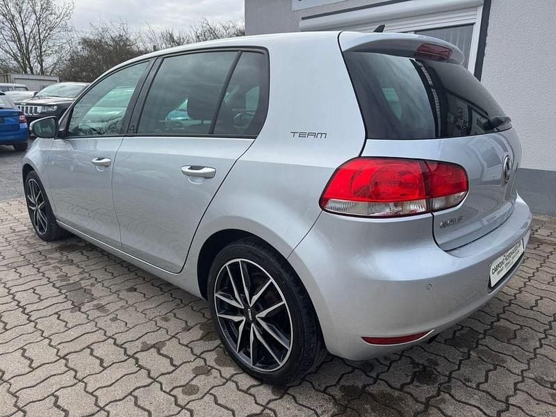 Gebraucht VW Golf VI Team 105 PS (77 kW) 2011 Silber Kleinwagen