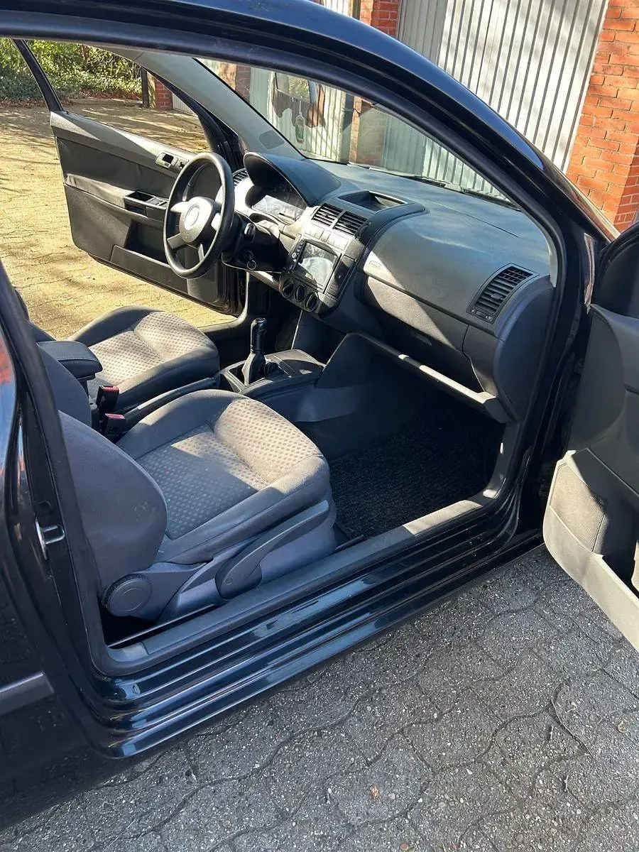 Gebraucht VW Polo Basis 54 PS (39 kW) 2004 Schwarz Kleinwagen