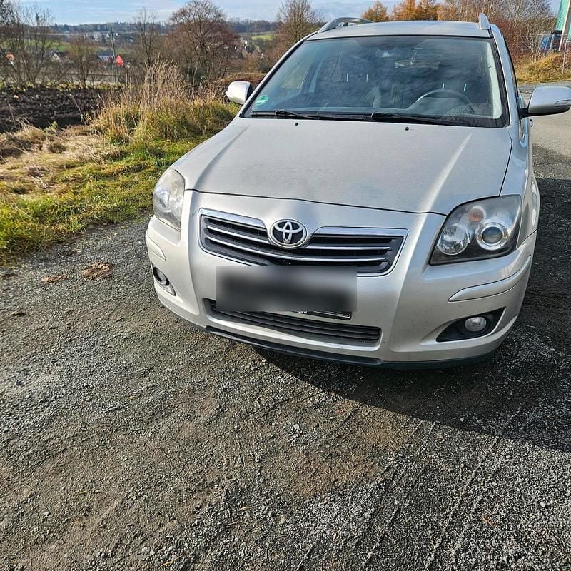 Grau Gebraucht 2006 Toyota Avensis Kombi | 1.450 € (Guter Preis) - Bild 1/4