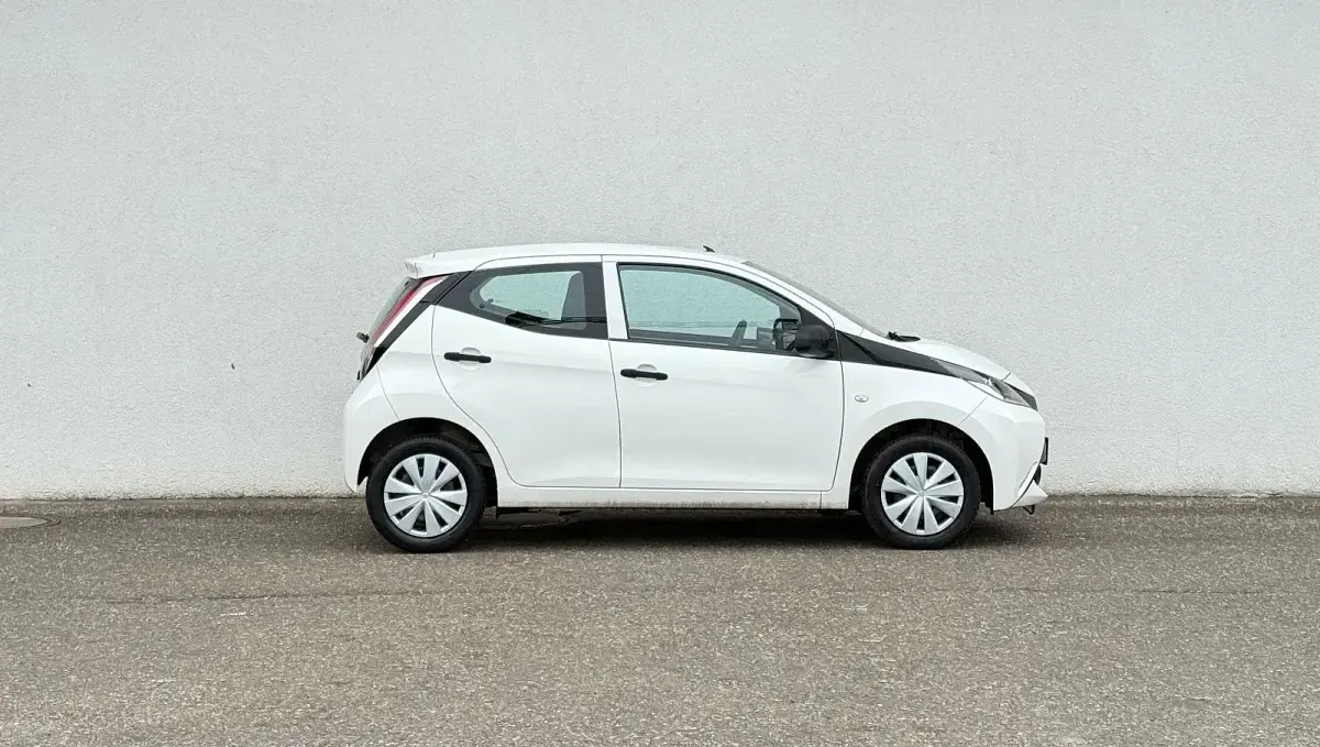 Gebraucht Toyota Aygo 69 PS (50 kW) 2016 Weiß Kleinwagen