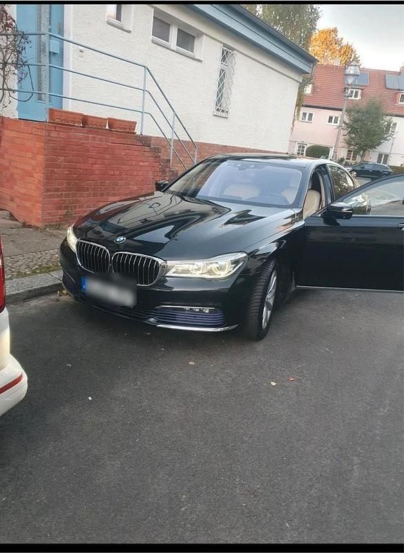 Schwarz Gebraucht 2018 BMW 740 Performance Limousine | 28.000 € (Superpreis) - Bild 1/4