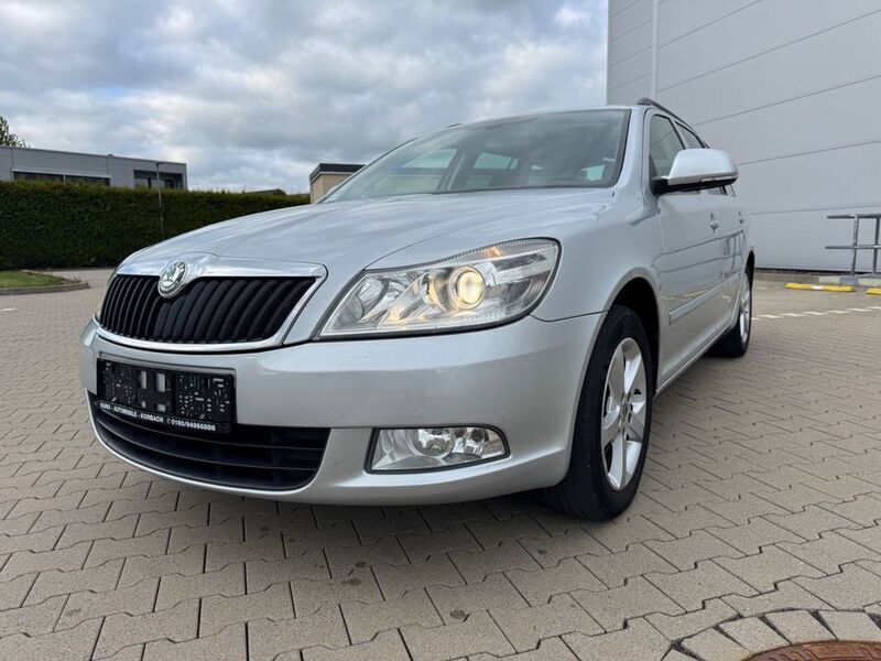 Silber Gebraucht 2012 Skoda Octavia Elegance Kombi | 4.999 € (Guter Preis) - Bild 1/4