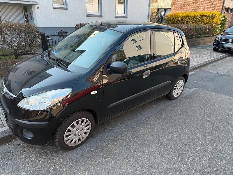 Gebraucht Hyundai i10 67 PS (49 kW) 2010 Schwarz Kleinwagen