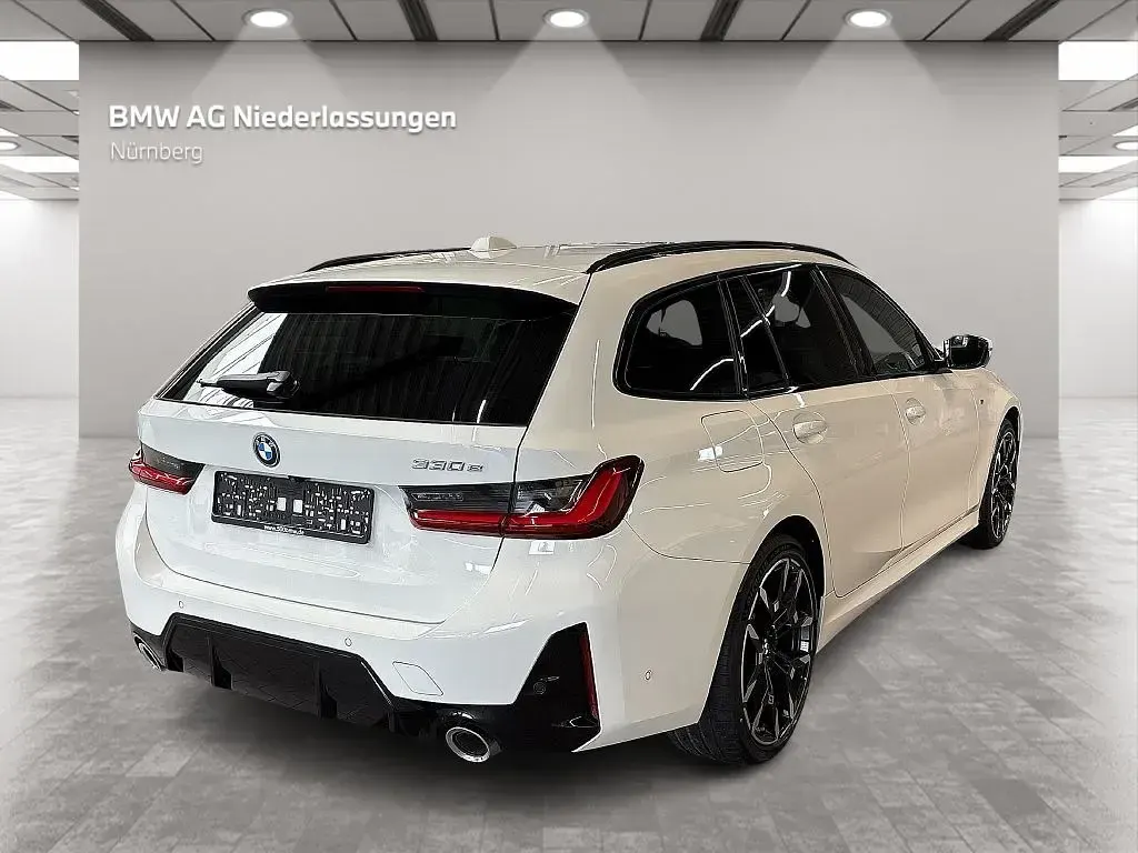 Gebraucht BMW 330e M Sport 292 PS (214 kW) 2025 Weiß Kombi