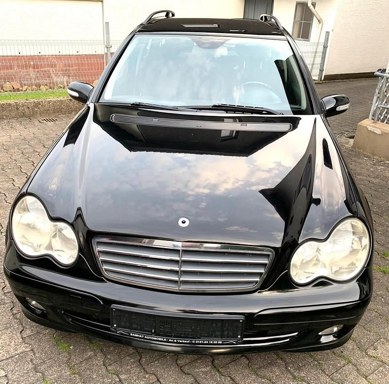Schwarz Gebraucht 2004 Mercedes C220 Classic Kombi | 3.299 € (Etwas zu teuer) - Bild 1/4