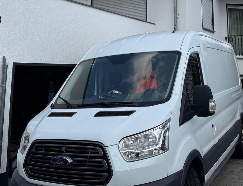 Gebraucht Ford Transit Trend 131 PS (96 kW) 2019 Schwarz Limousine