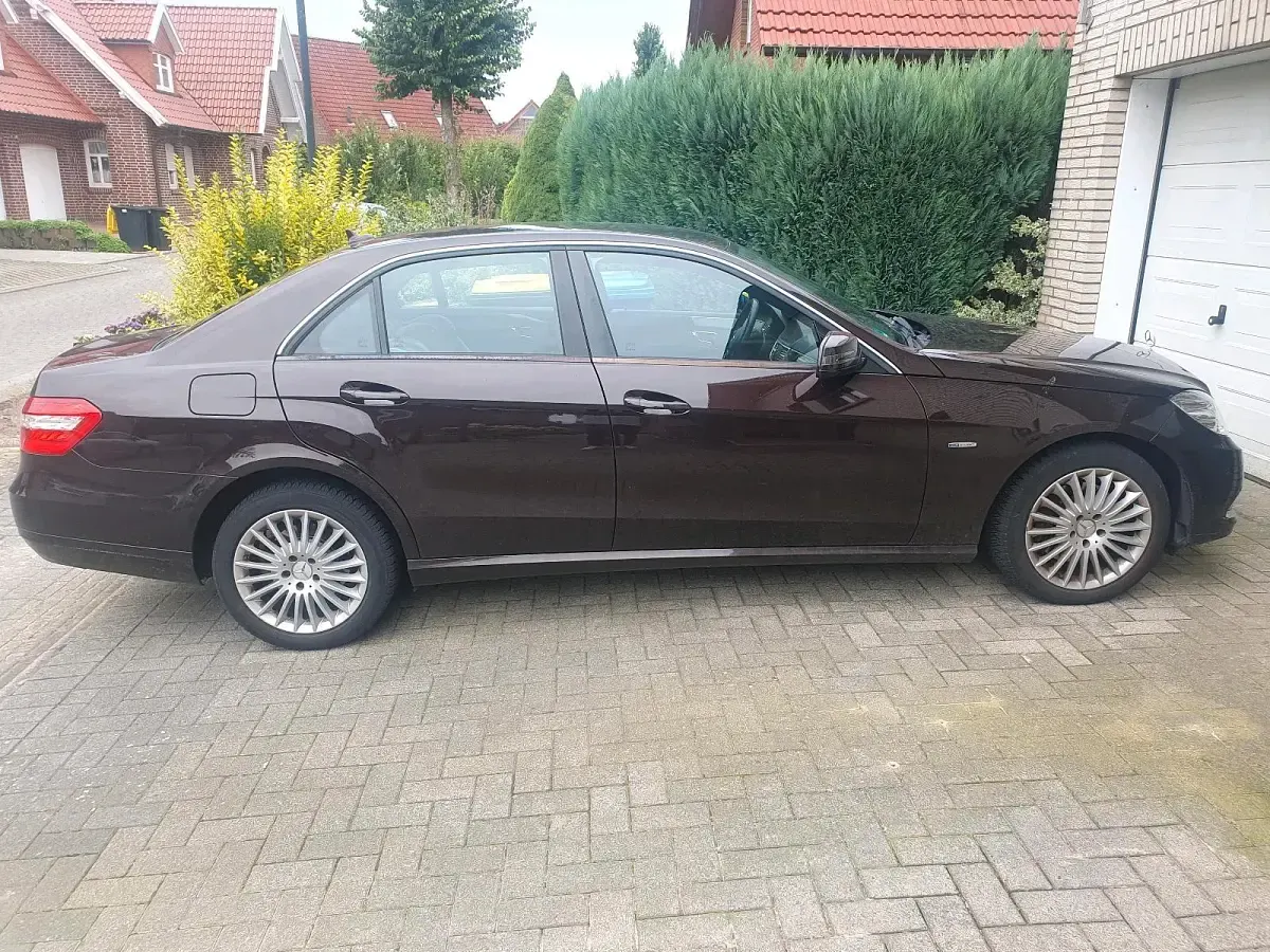 Gebraucht Mercedes E250 204 PS (150 kW) 2009 Braun Limousine